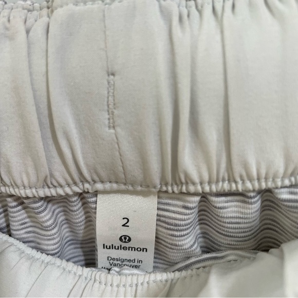 [2] Lululemon Athletica Grey & White Stripe On The Fly Skirt Women’s Like New - Picture 12 of 13